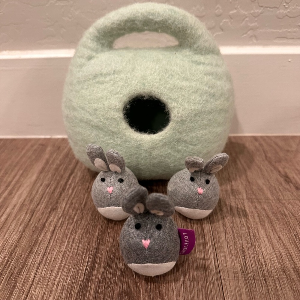 Lovevery Bunnies In a Felt Burrow Green Babbler Play Kit Montessori Toy